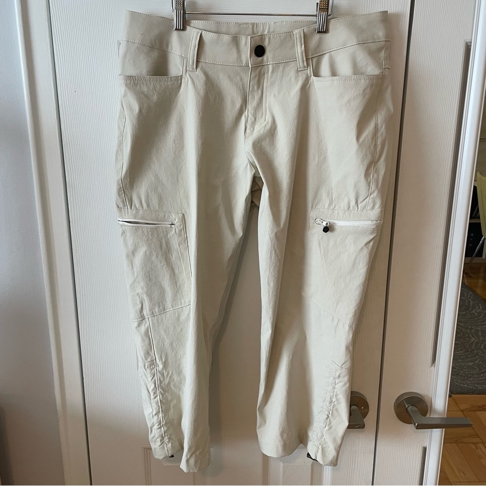 Wind river cargo capri pants in beige  great for hiking size 10 lightweight